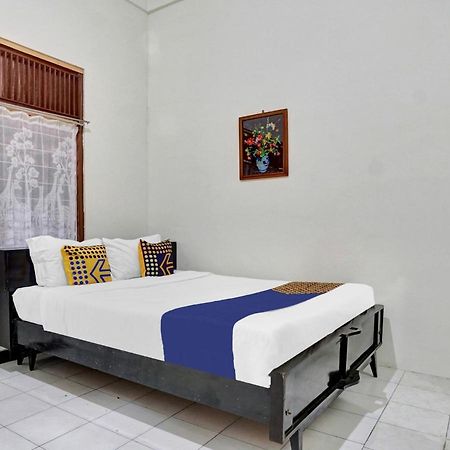 Oyo Life 90539 Taman Borobudur Guest House Syariah Blimbing  外观 照片