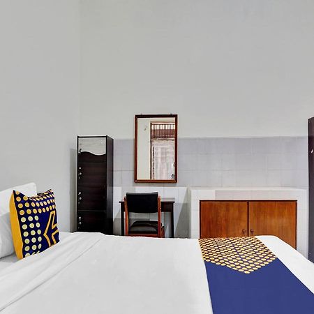 Oyo Life 90539 Taman Borobudur Guest House Syariah Blimbing  外观 照片