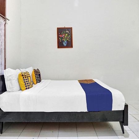Oyo Life 90539 Taman Borobudur Guest House Syariah Blimbing  外观 照片