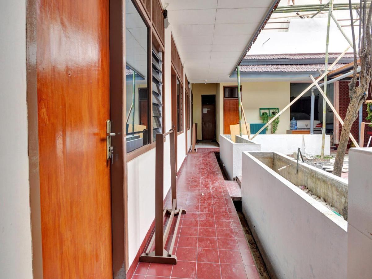 Oyo Life 90539 Taman Borobudur Guest House Syariah Blimbing  外观 照片