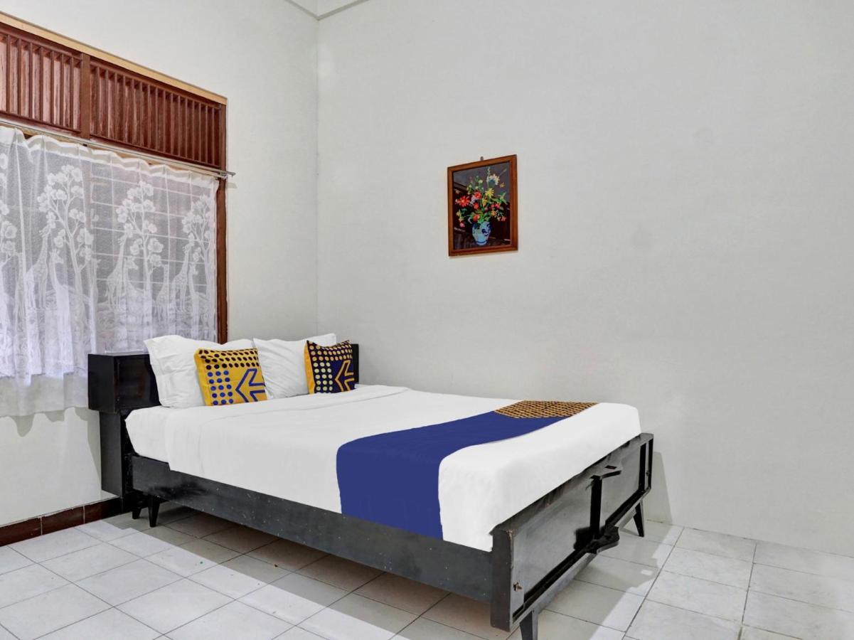 Oyo Life 90539 Taman Borobudur Guest House Syariah Blimbing  外观 照片