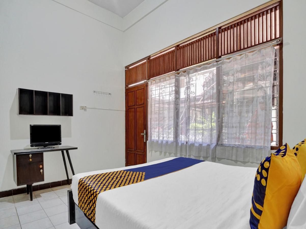 Oyo Life 90539 Taman Borobudur Guest House Syariah Blimbing  外观 照片