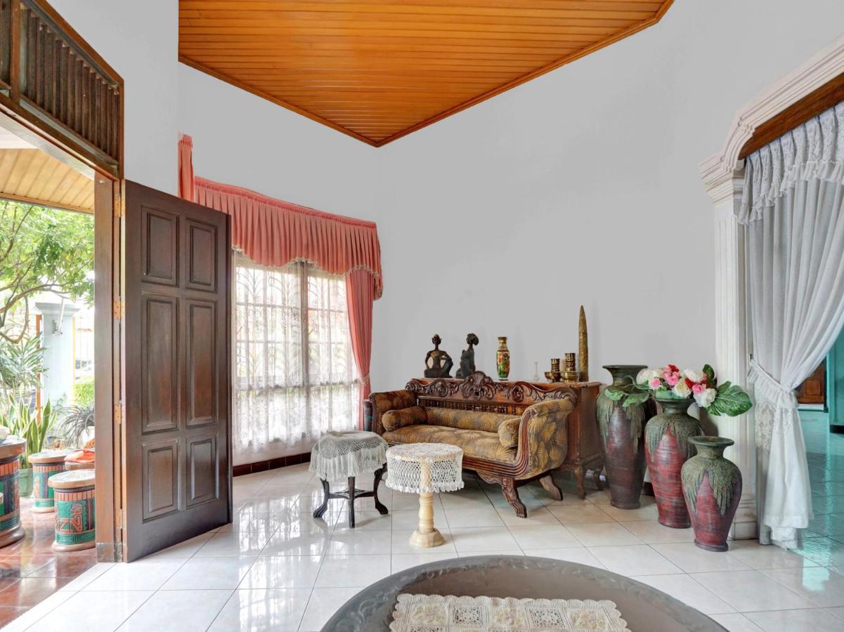 Oyo Life 90539 Taman Borobudur Guest House Syariah Blimbing  外观 照片