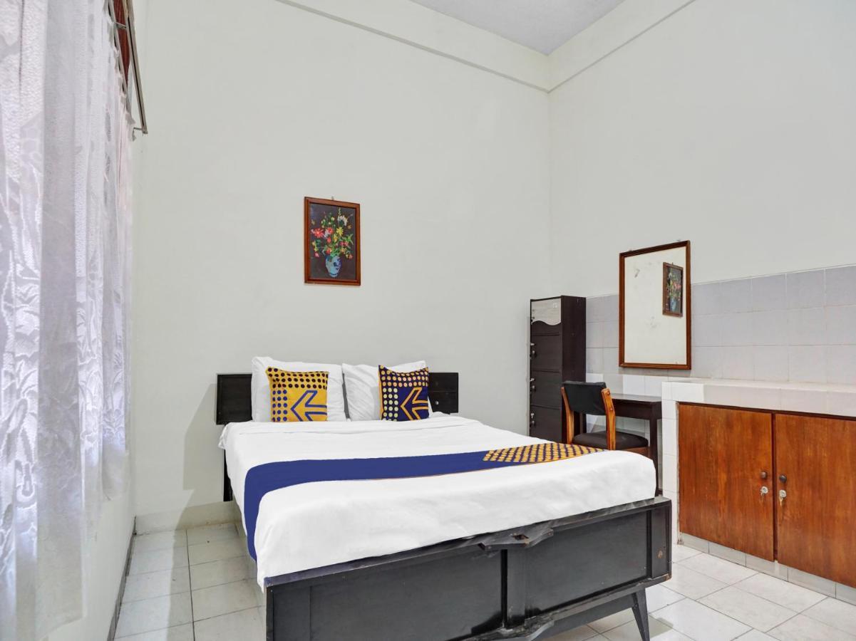 Oyo Life 90539 Taman Borobudur Guest House Syariah Blimbing  外观 照片