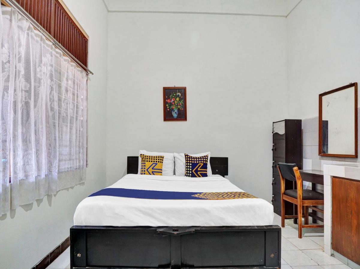 Oyo Life 90539 Taman Borobudur Guest House Syariah Blimbing  外观 照片