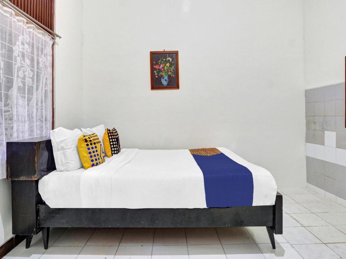 Oyo Life 90539 Taman Borobudur Guest House Syariah Blimbing  外观 照片