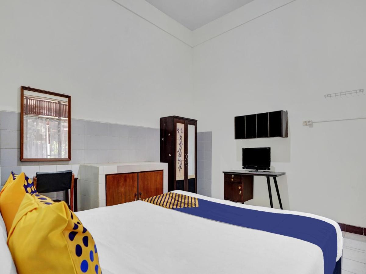 Oyo Life 90539 Taman Borobudur Guest House Syariah Blimbing  外观 照片