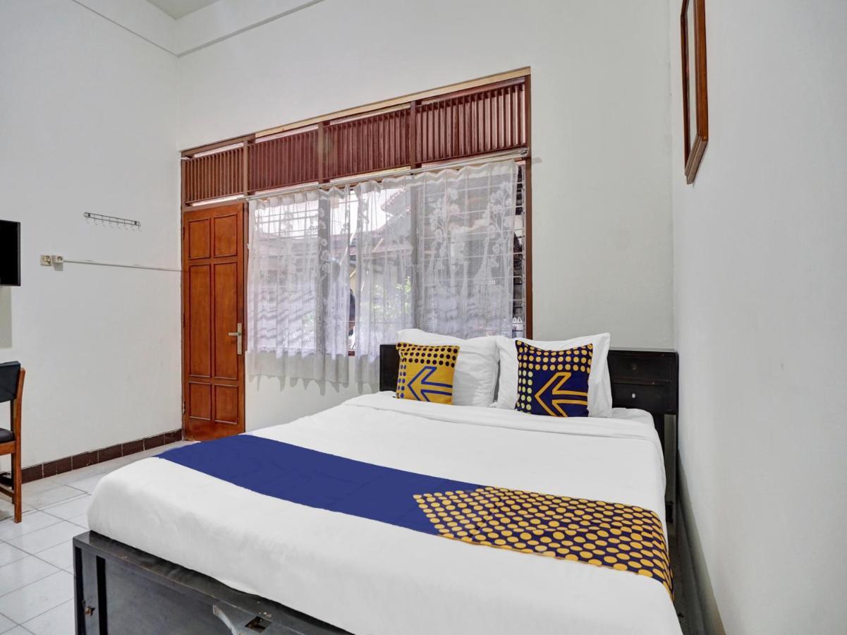 Oyo Life 90539 Taman Borobudur Guest House Syariah Blimbing  外观 照片