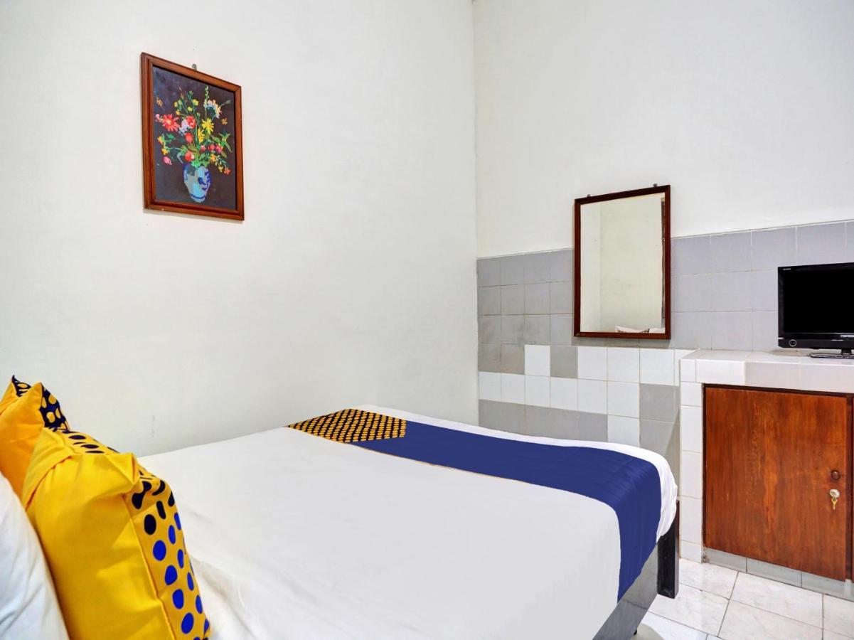 Oyo Life 90539 Taman Borobudur Guest House Syariah Blimbing  外观 照片